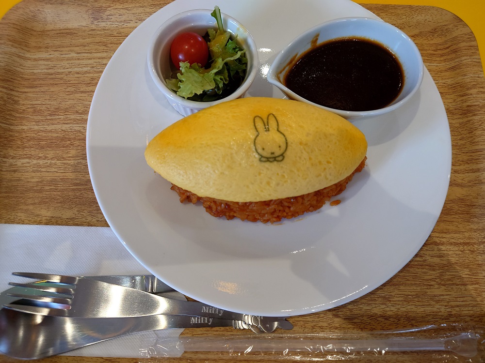 ナインチェカフェオムライス