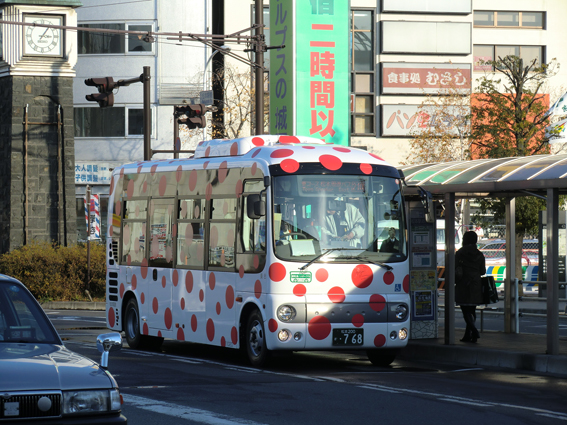 水玉バス